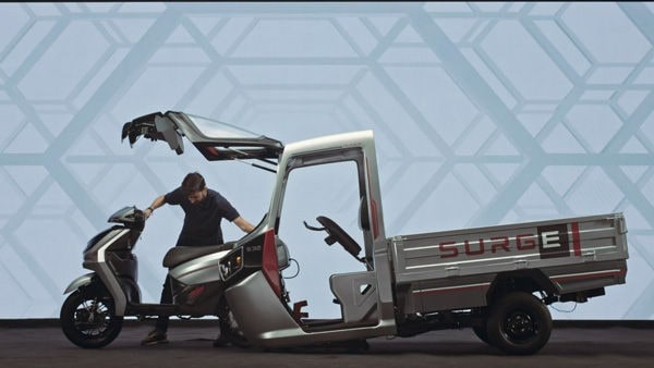 Esiste uno scooter che si trasforma in un tre ruote in 3 minuti